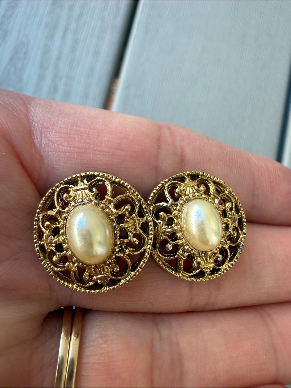 Vintage Gold Tone Filigree Faux Pearl Earrings 1” Round Pierced